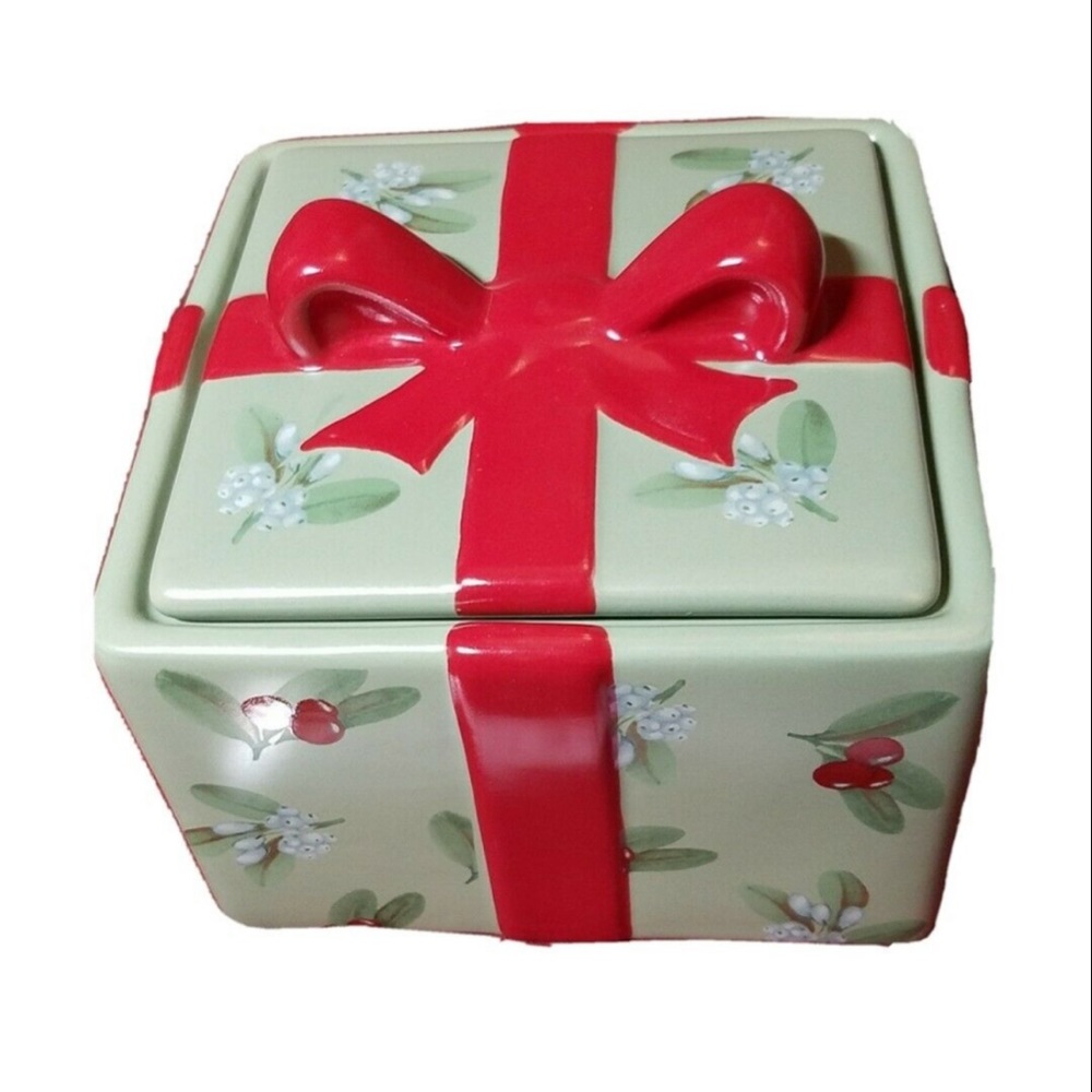 Pfaltzgraff Winterwood Covered Candy Dish